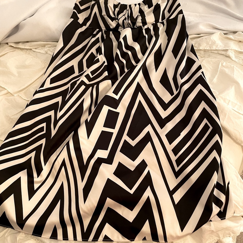 Limited sleeveless dress